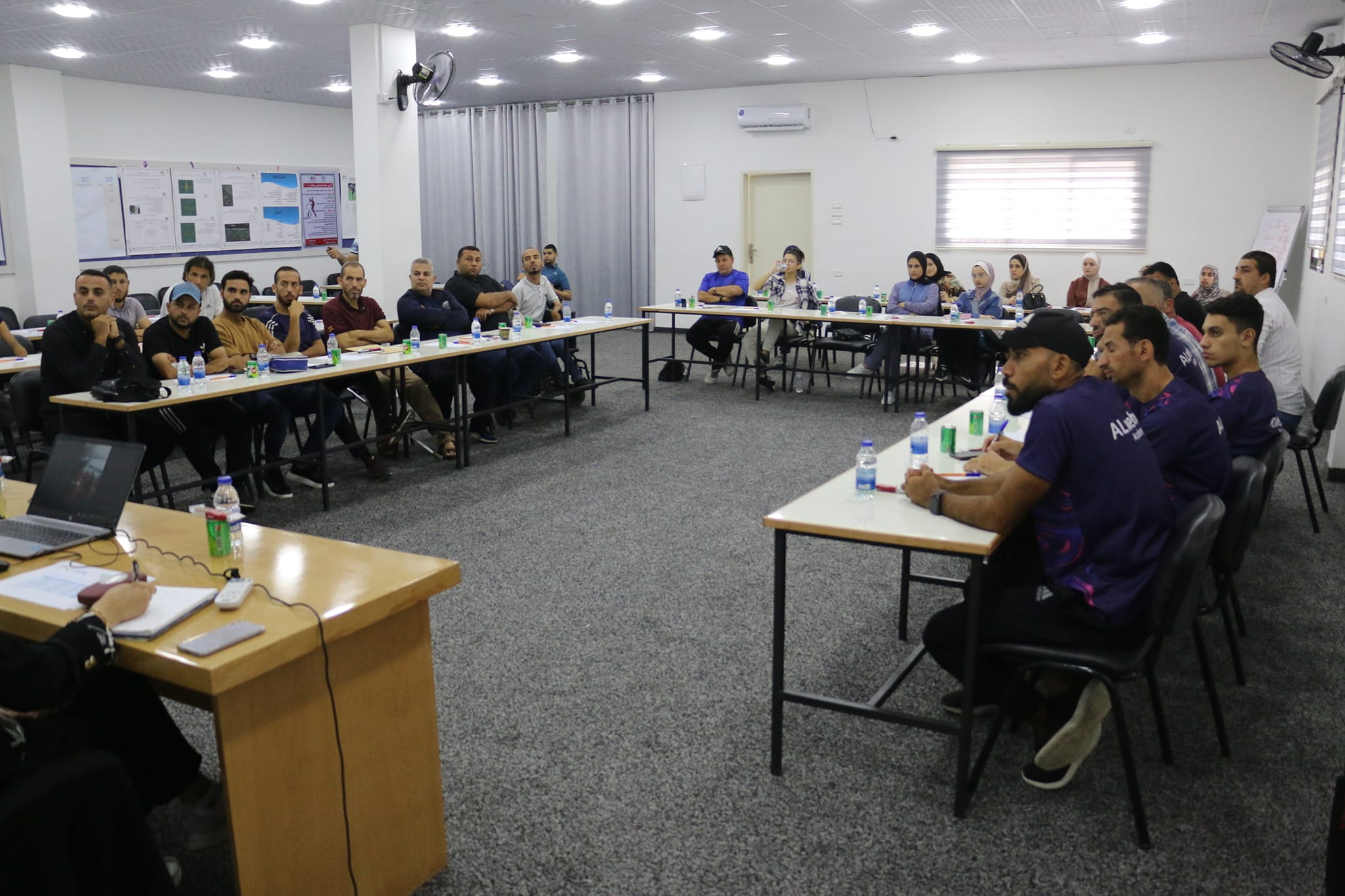 "مجمع فلسطين الرياضي" يستضيف ورشة عمل لمناقشة البرامج الرياضية