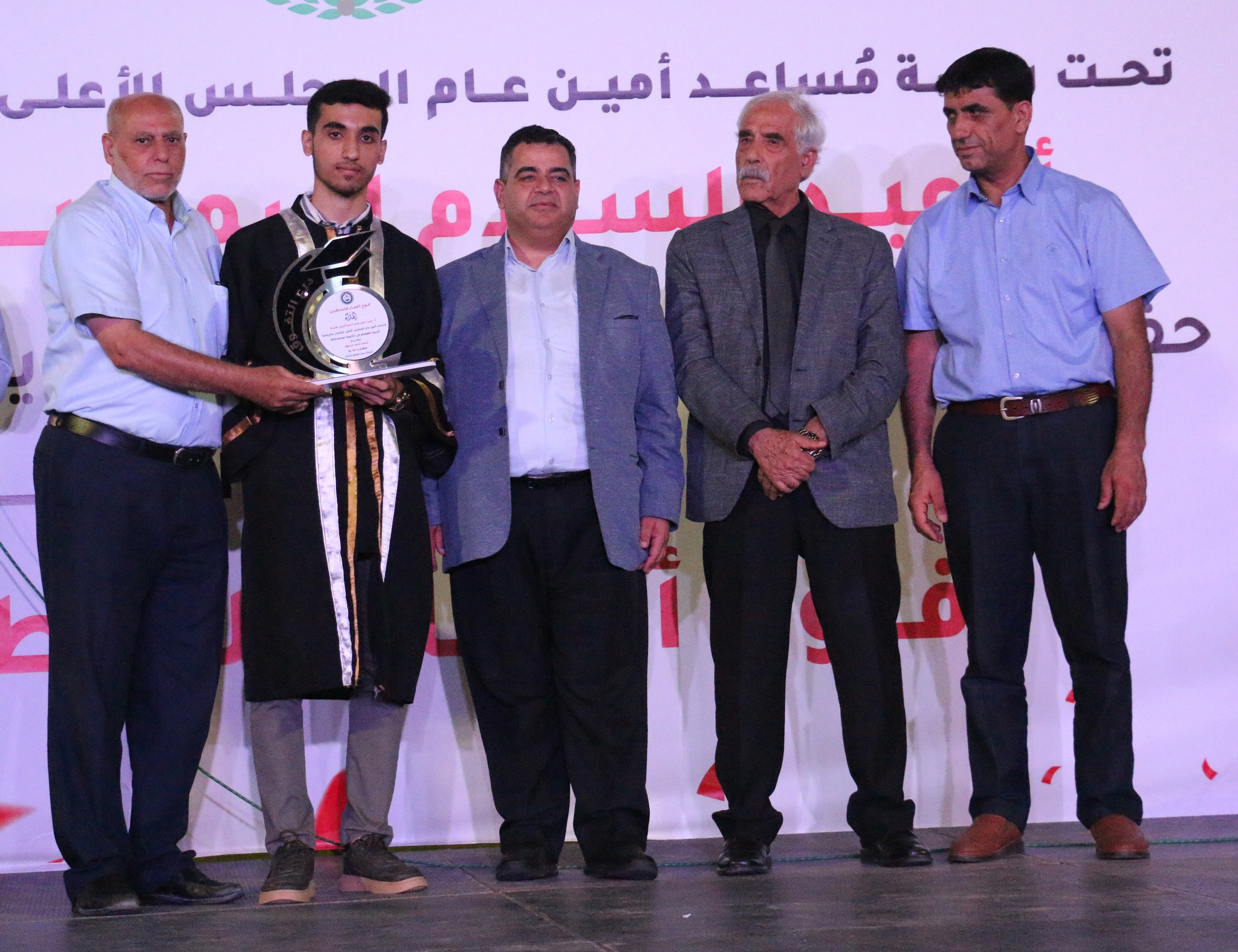 حفل تكريم 250 من المتفوقين من الرياضيين وأبناءهم في الثانوية العامة " فوج أقمار فلسطين " | 