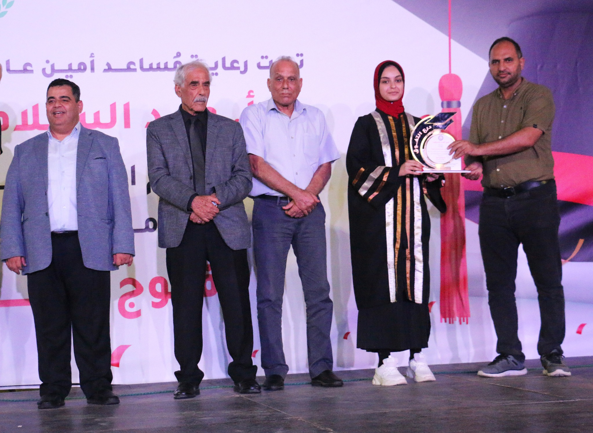 حفل تكريم 250 من المتفوقين من الرياضيين وأبناءهم في الثانوية العامة " فوج أقمار فلسطين " | 