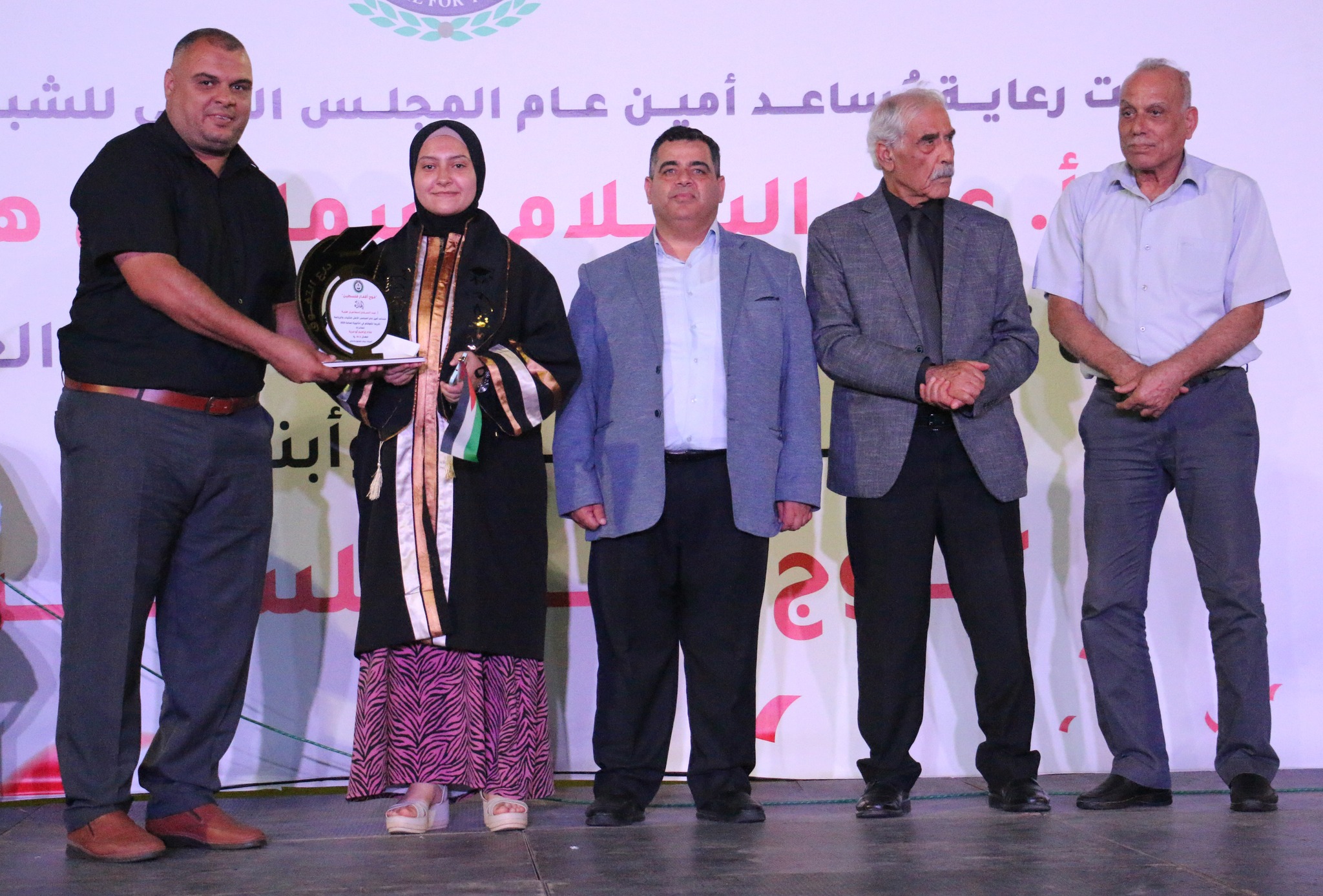 حفل تكريم 250 من المتفوقين من الرياضيين وأبناءهم في الثانوية العامة " فوج أقمار فلسطين " | 