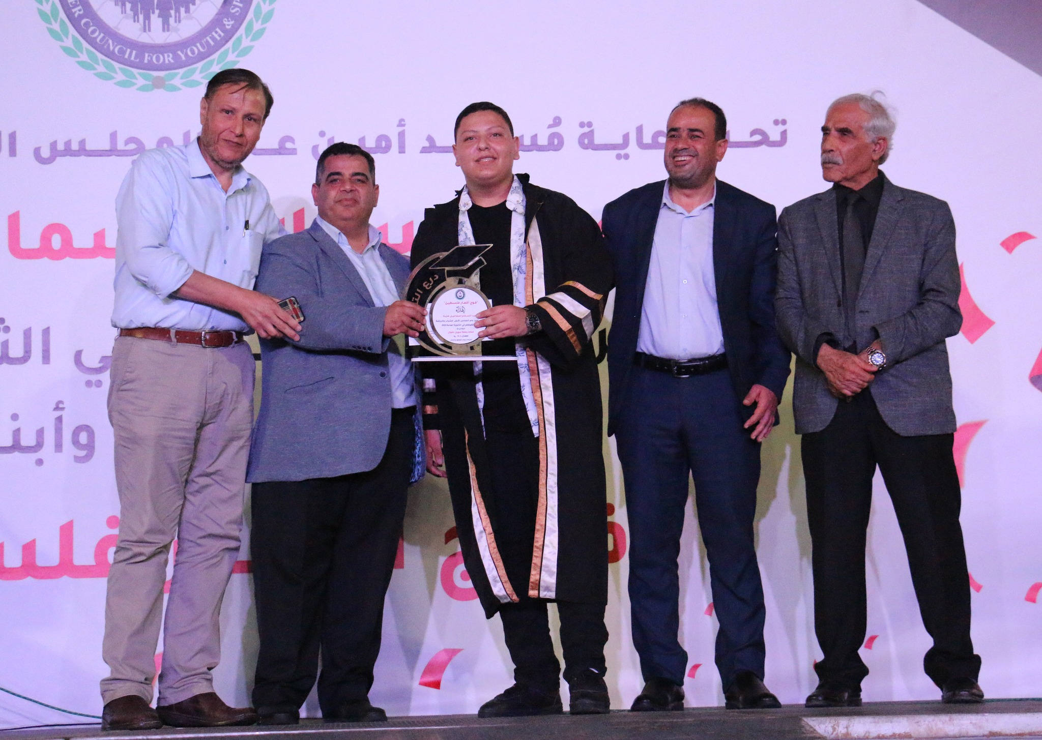 حفل تكريم 250 من المتفوقين من الرياضيين وأبناءهم في الثانوية العامة " فوج أقمار فلسطين " | 