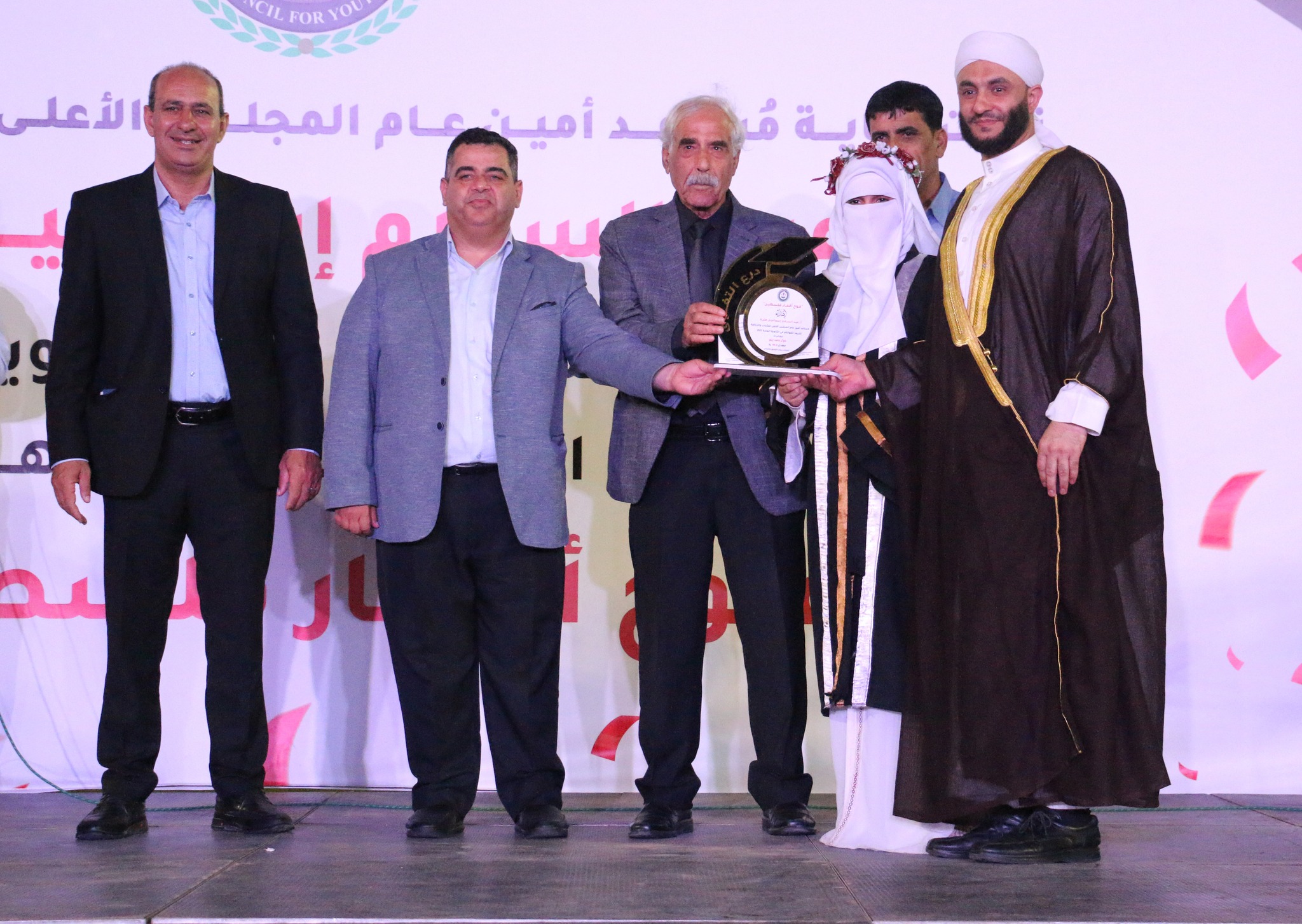 حفل تكريم 250 من المتفوقين من الرياضيين وأبناءهم في الثانوية العامة " فوج أقمار فلسطين " | 