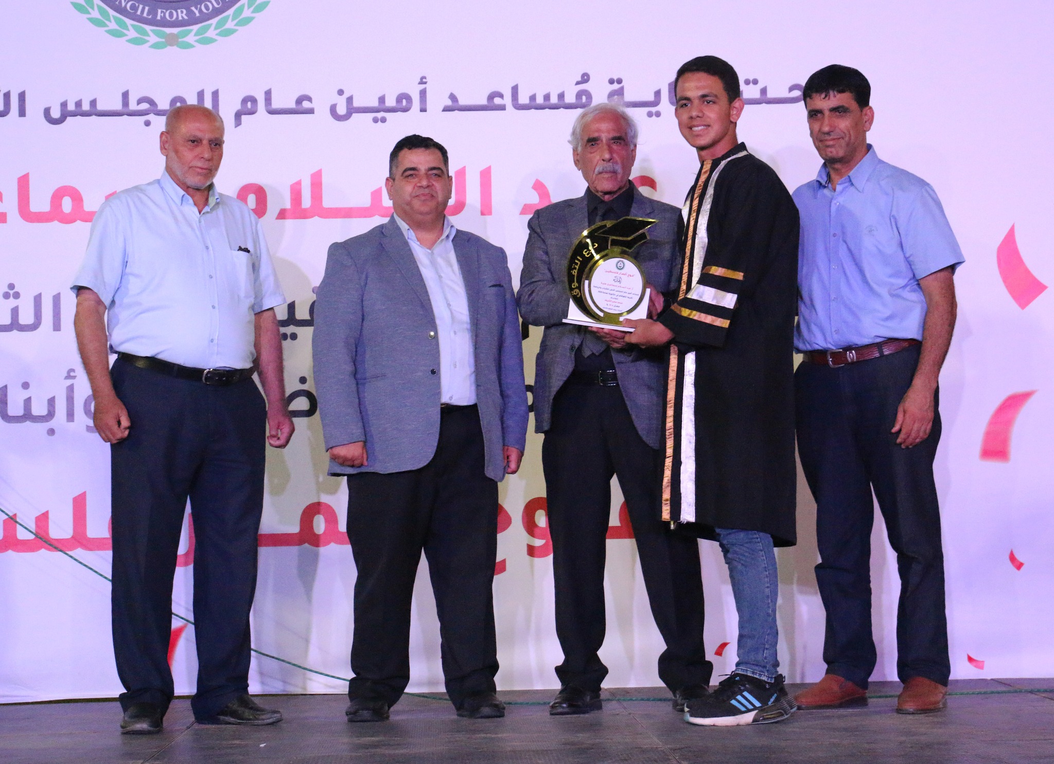 حفل تكريم 250 من المتفوقين من الرياضيين وأبناءهم في الثانوية العامة " فوج أقمار فلسطين " | 