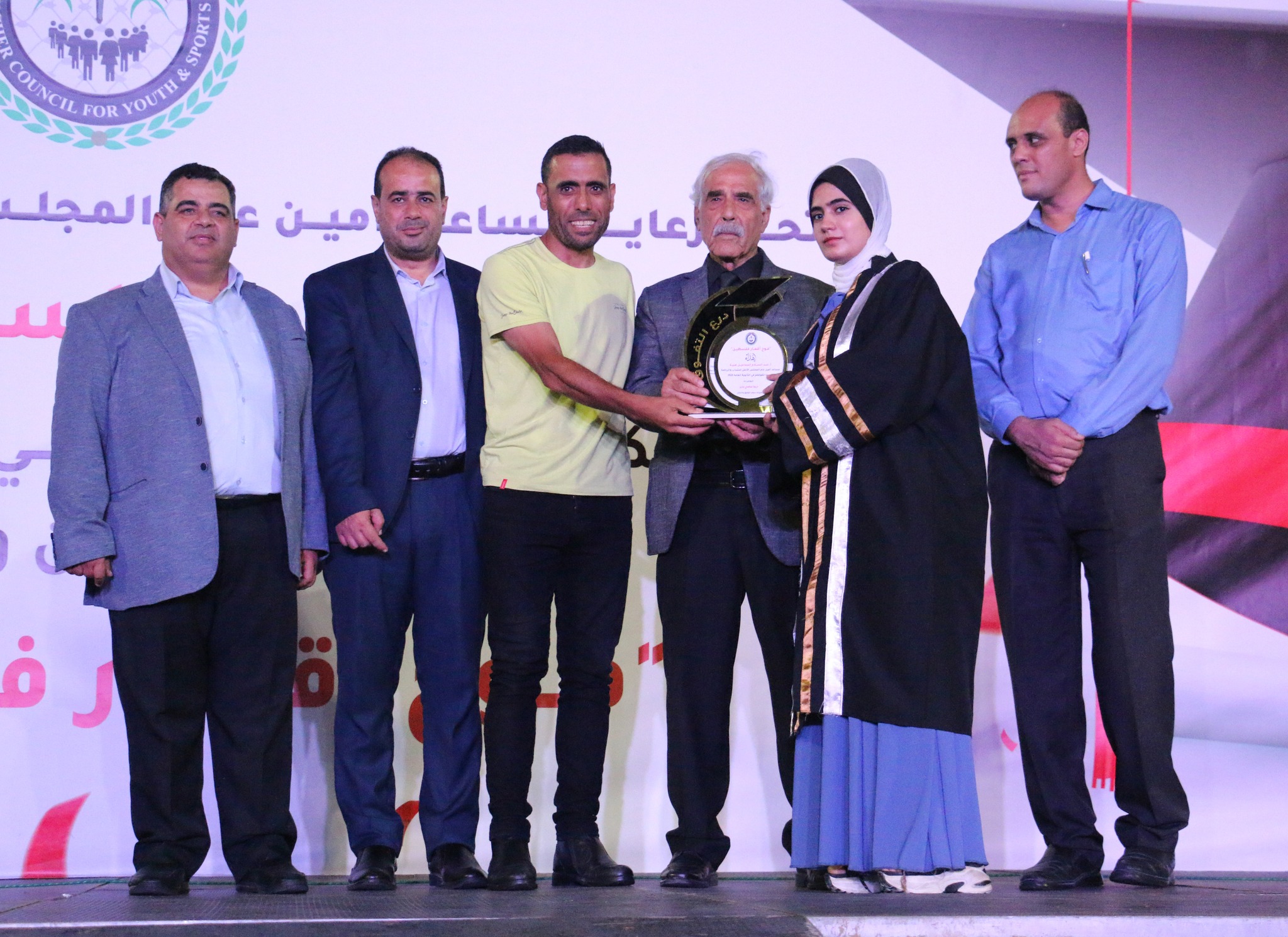 حفل تكريم 250 من المتفوقين من الرياضيين وأبناءهم في الثانوية العامة " فوج أقمار فلسطين " | 