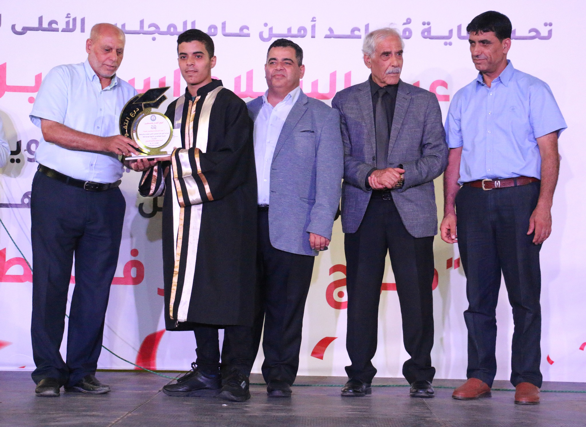 حفل تكريم 250 من المتفوقين من الرياضيين وأبناءهم في الثانوية العامة " فوج أقمار فلسطين " | 